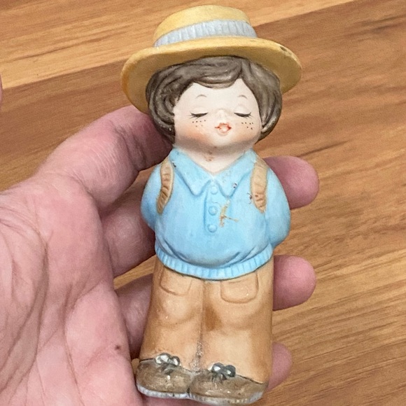 Pair of Vintage 1979 LUCY RIGG Adorable Kissing Boy & Girl Figurine Kitsch - Picture 11 of 15